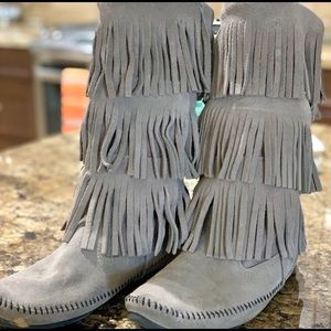 Minnetonka 3 Layer Fringe Boots 🤗